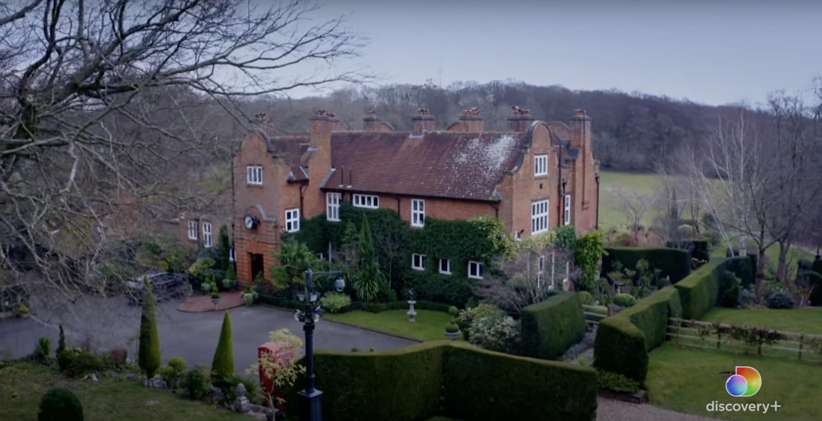 Ozzy and Sharon Osbourne's family home in Buckinghamshire, UK, as posted on October 3, 2022 | Source: YouTube/discovery plus