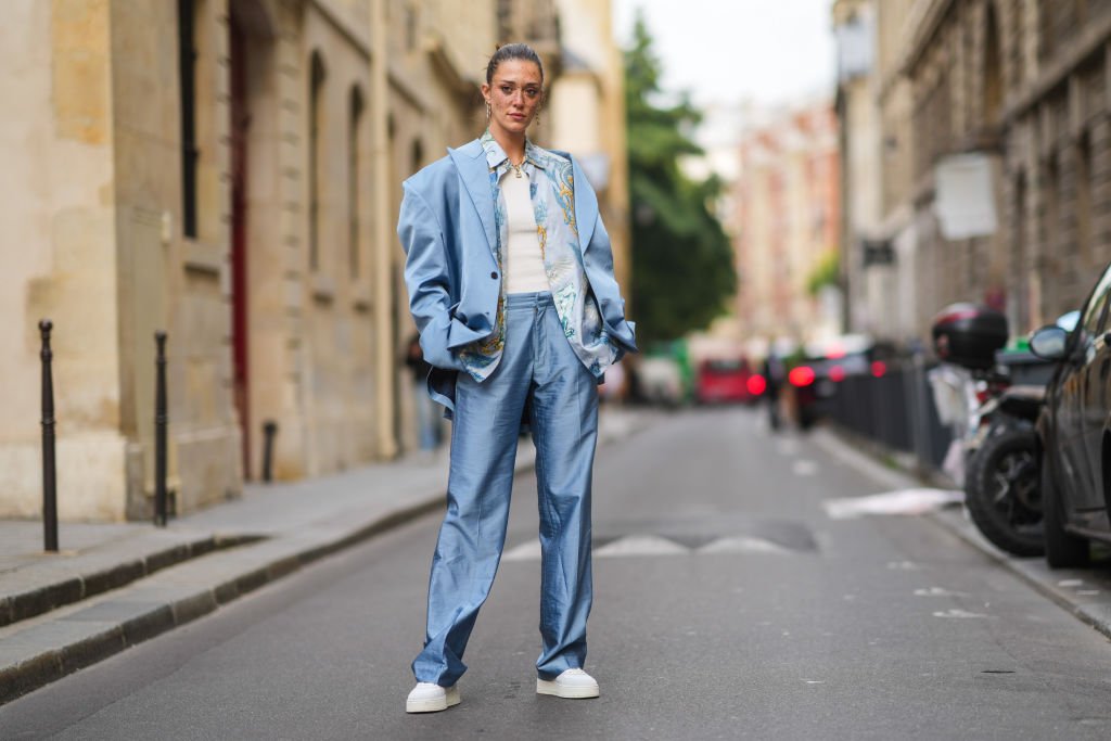 Maeva Giani Marshall in an oversized suit and white sneakers during Paris Fashion Week on June 23, 2021 | Source: Getty Images