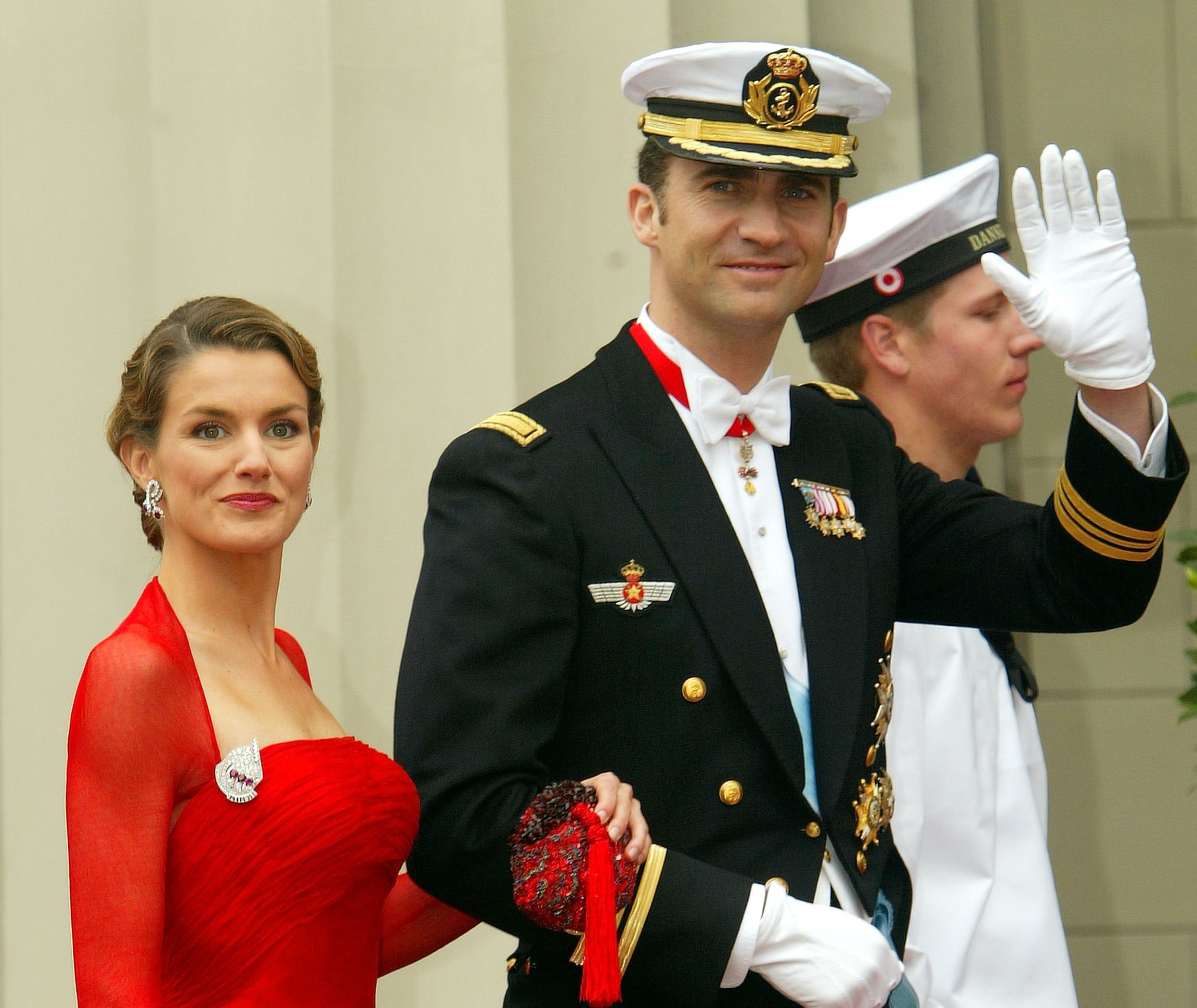 Don Felipe y doña Letizia en la boda de Federico y Mary de Dinamarca, el 14 de mayo de 2004 en Copenhague, Dinamarca. | Foto: Getty Images