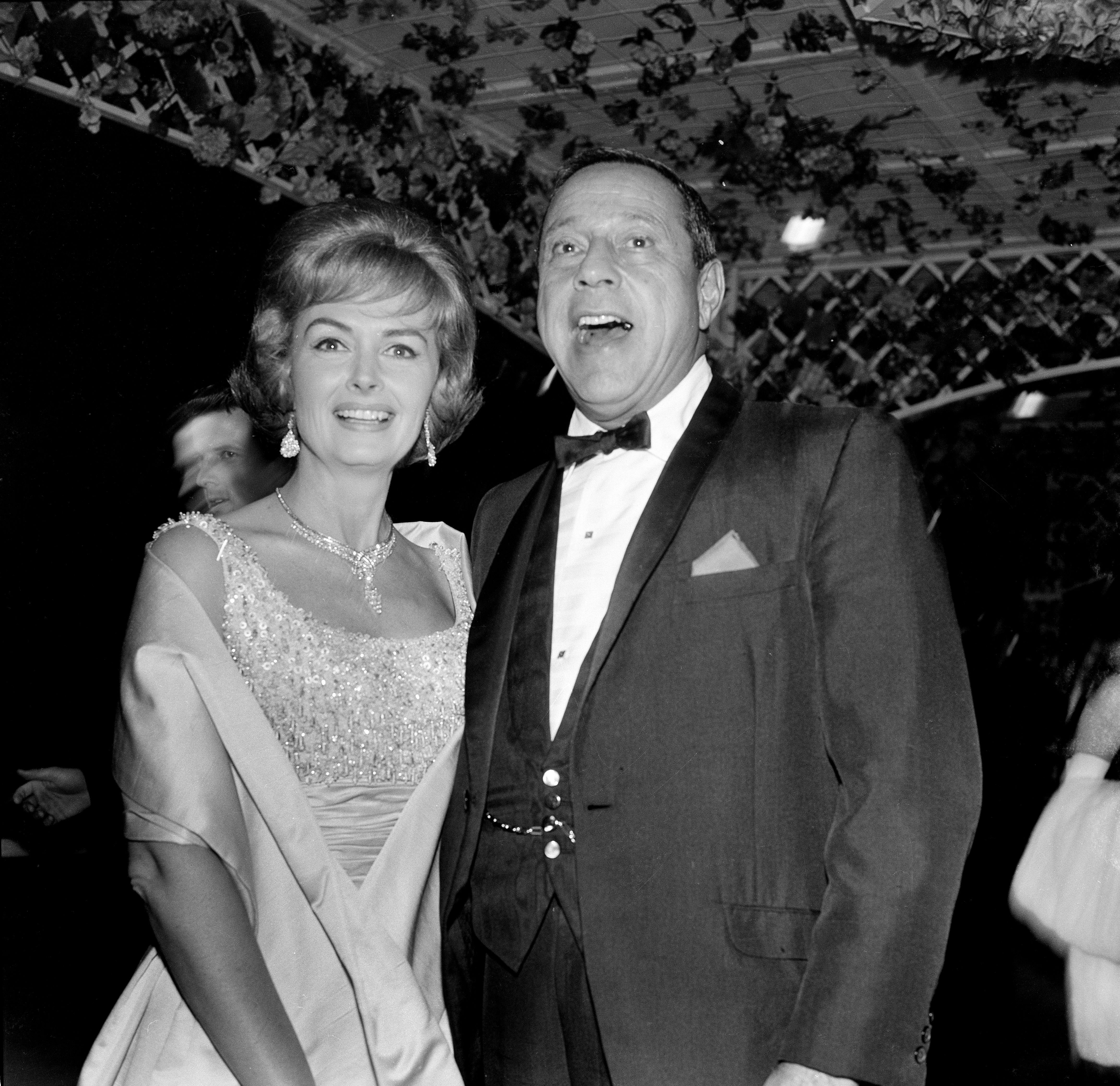 Donna Reed and her husband Tony Owen at an event in Los Angeles, California, circa 1962 | Photo: Earl Leaf/Michael Ochs Archives/Getty Images