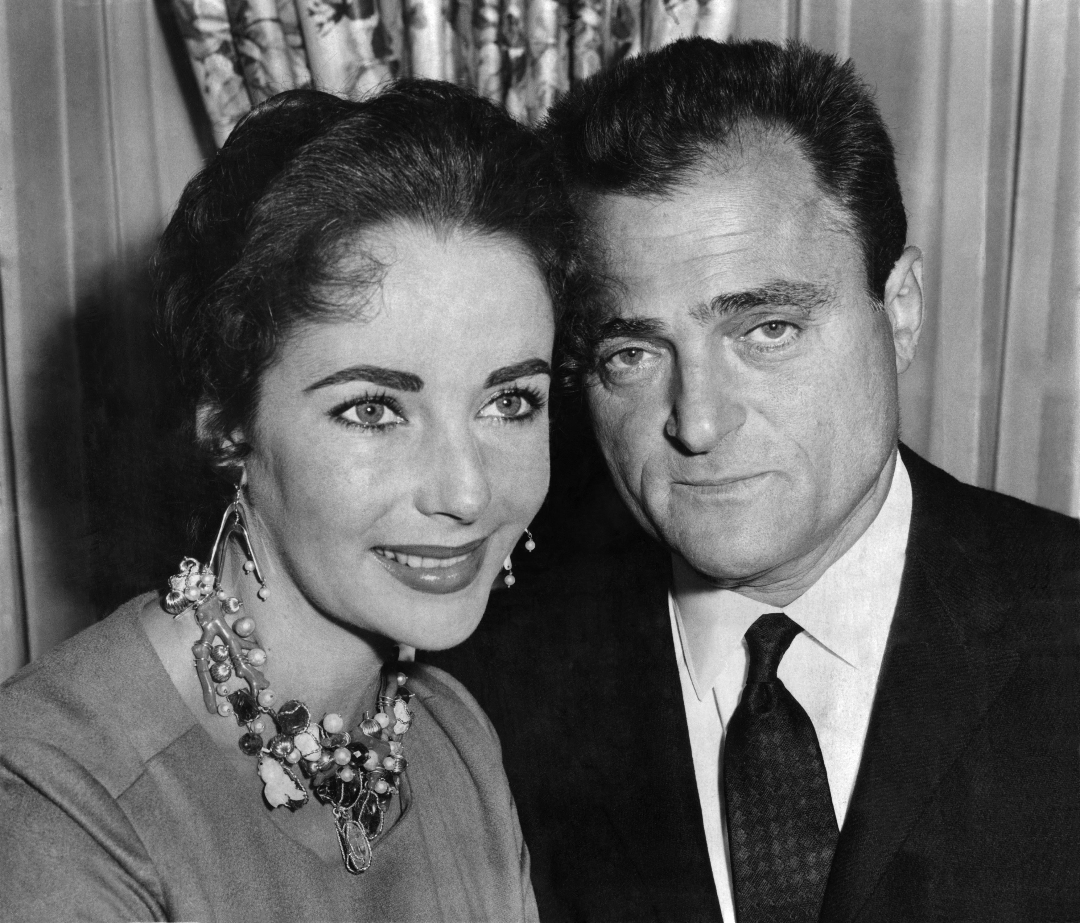 Elizabeth Taylor Never Opened 3RD Husband's Coffin That Was Dug up in ...