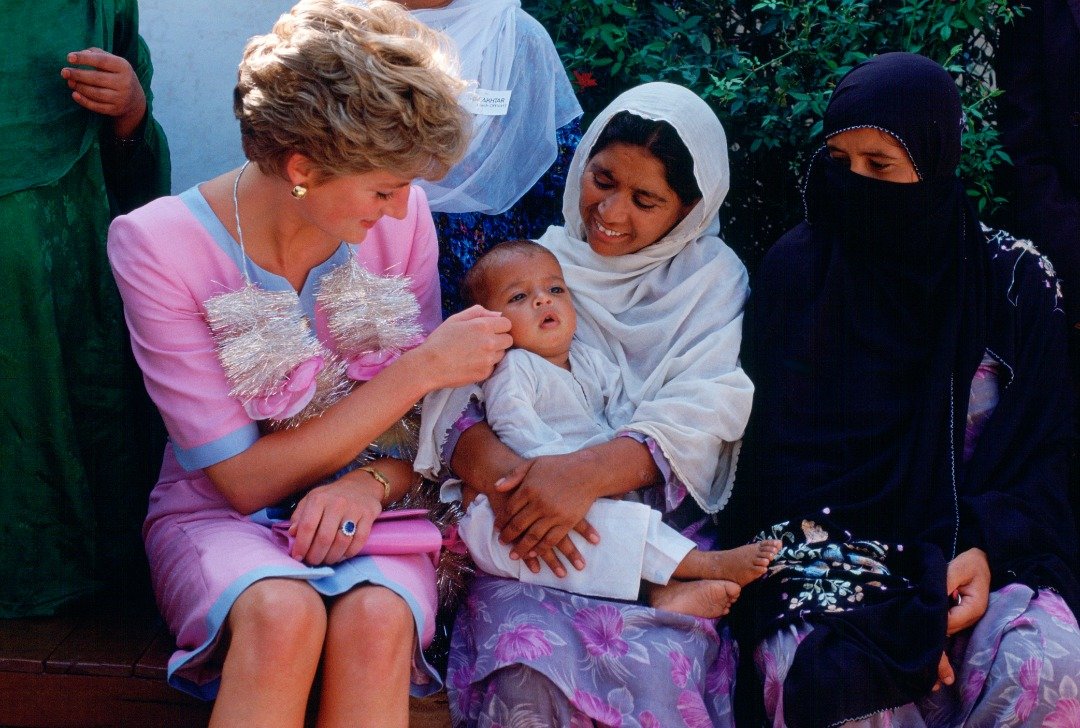 Princess Diana visiting a welfare center in Noopur Shanan. | Source: Getty Images