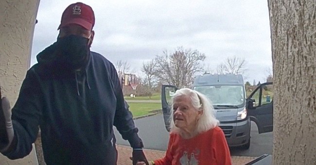 An Amazon driver drops off an elderly woman with dementia at her home | Photo: Youtube/Ring
