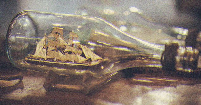 Noah gave his second daughter a miniature ship in a bottle before he died | Source: Shutterstock