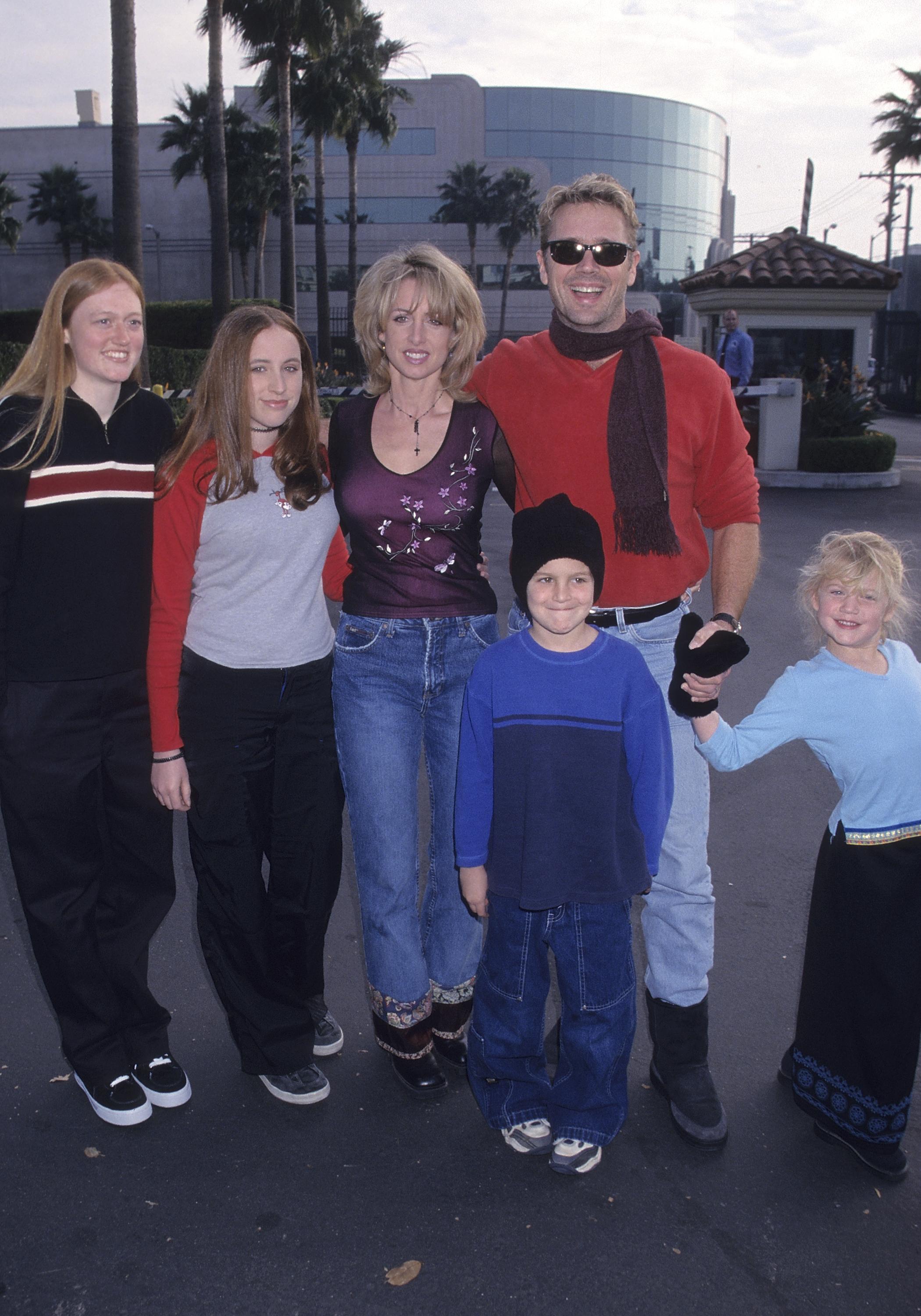 John Schneider, Elly Castle, Leah Castle, Chasen Schneider and Karis Schneider on January 29, 2000 in Hollywood, California | Source: Getty Images