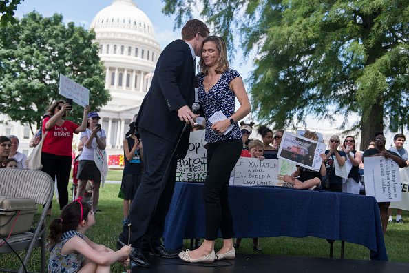  Maeve Kennedy McKean greets Rep. Joe Kennedy, D-Mass., during a rally on the East Front lawn of the Capitol to condemn the separation and detention of families at the border of the U.S. and Mexico on June 21, 2018 | Photo: Getty Images