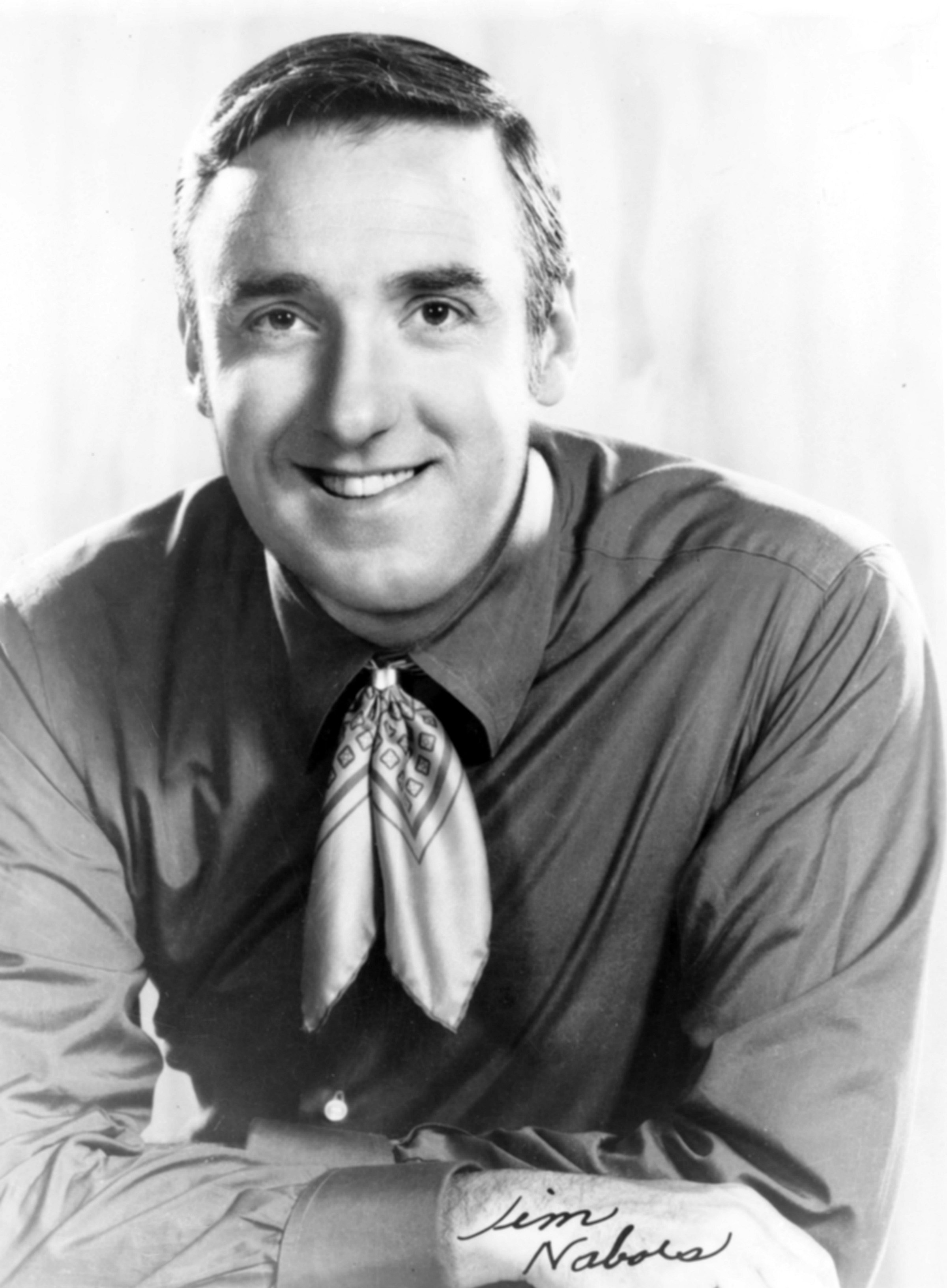 Comedian Jim Nabors posing while wearing a shirt paired with an ascot scarf in 1970. | Source: Getty Images