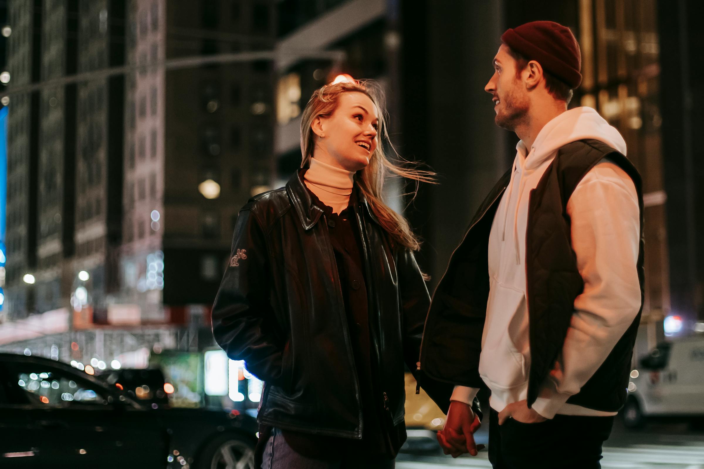 A couple holding hands on the street | Source: Pexels