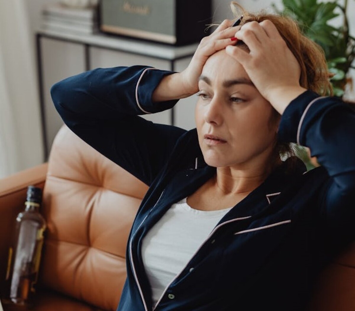 A frustrated woman holding her head | Source: Pexels