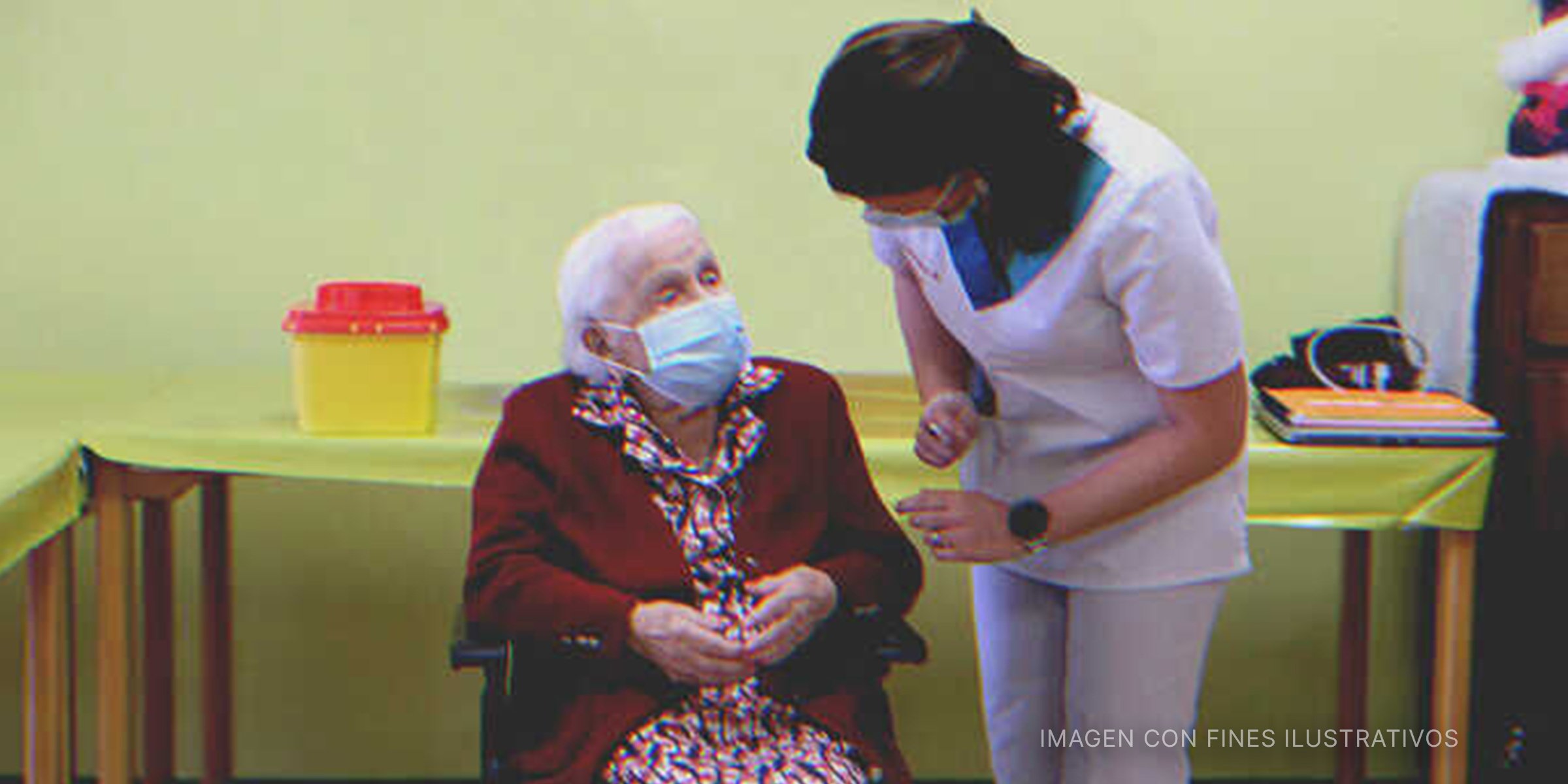 Anciana y enfermera | Foto: Shutterstock 