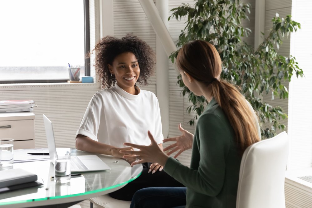 A photo of tow women talking in an office | Photo: Shutterstock