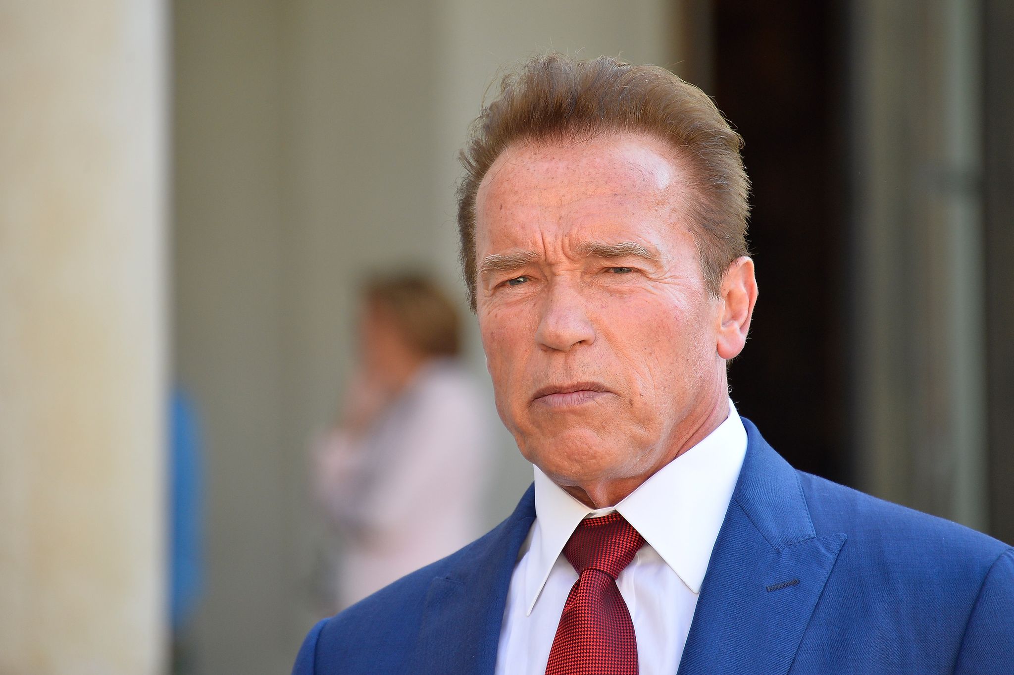 Arnold Schwarzenegger addresses the press as he leaves after meeting French President Emmanuel Macron at the Elysee Palace on June 23, 2017 | Photo: Getty Images