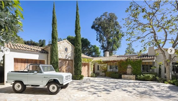 A photo of Ben's Affleck's new estate, from a post dated August 5, 2024. | Source: Instagram/robbreportrealestate