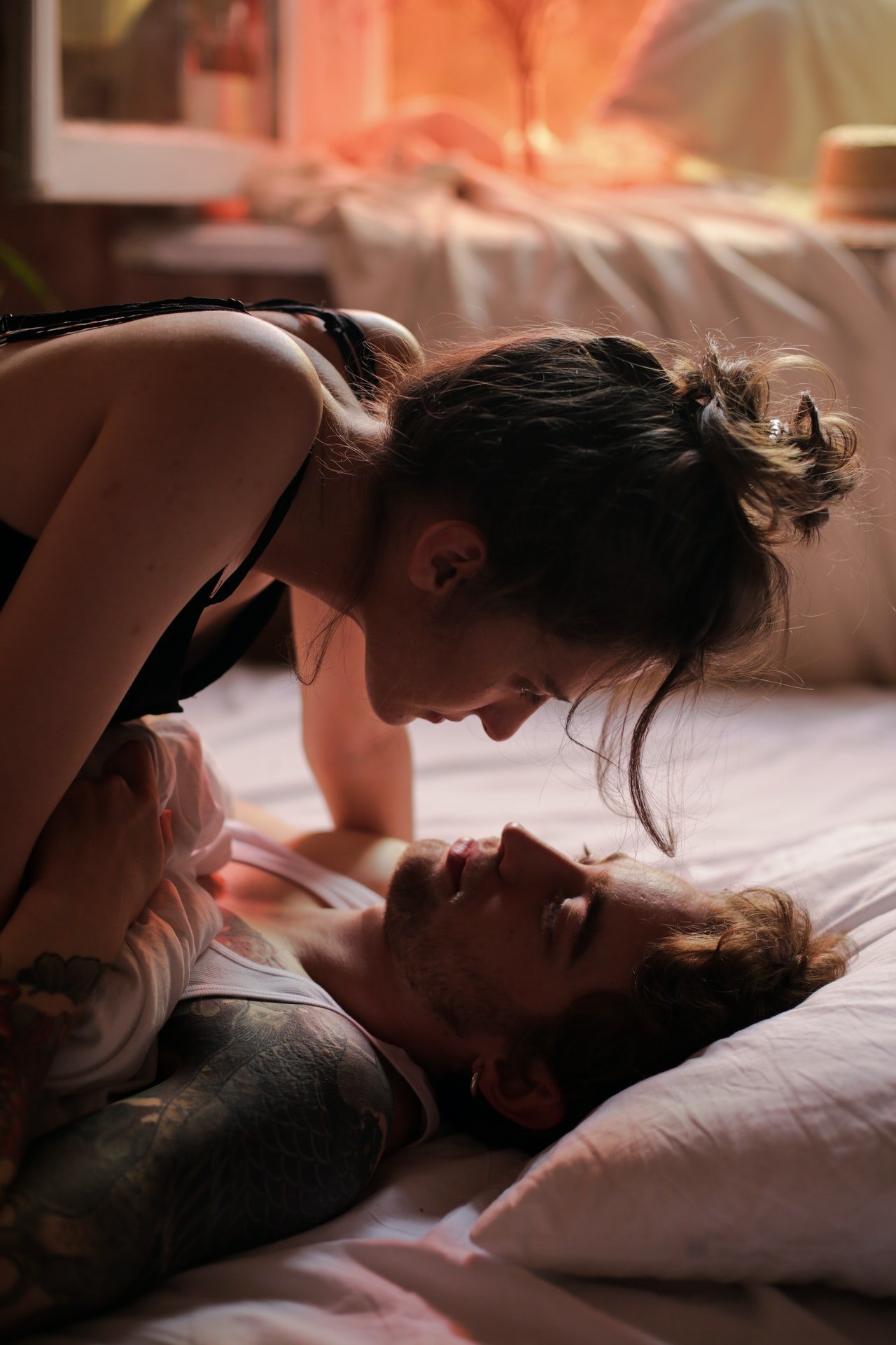 Pareja en la cama. | Foto: Pexels