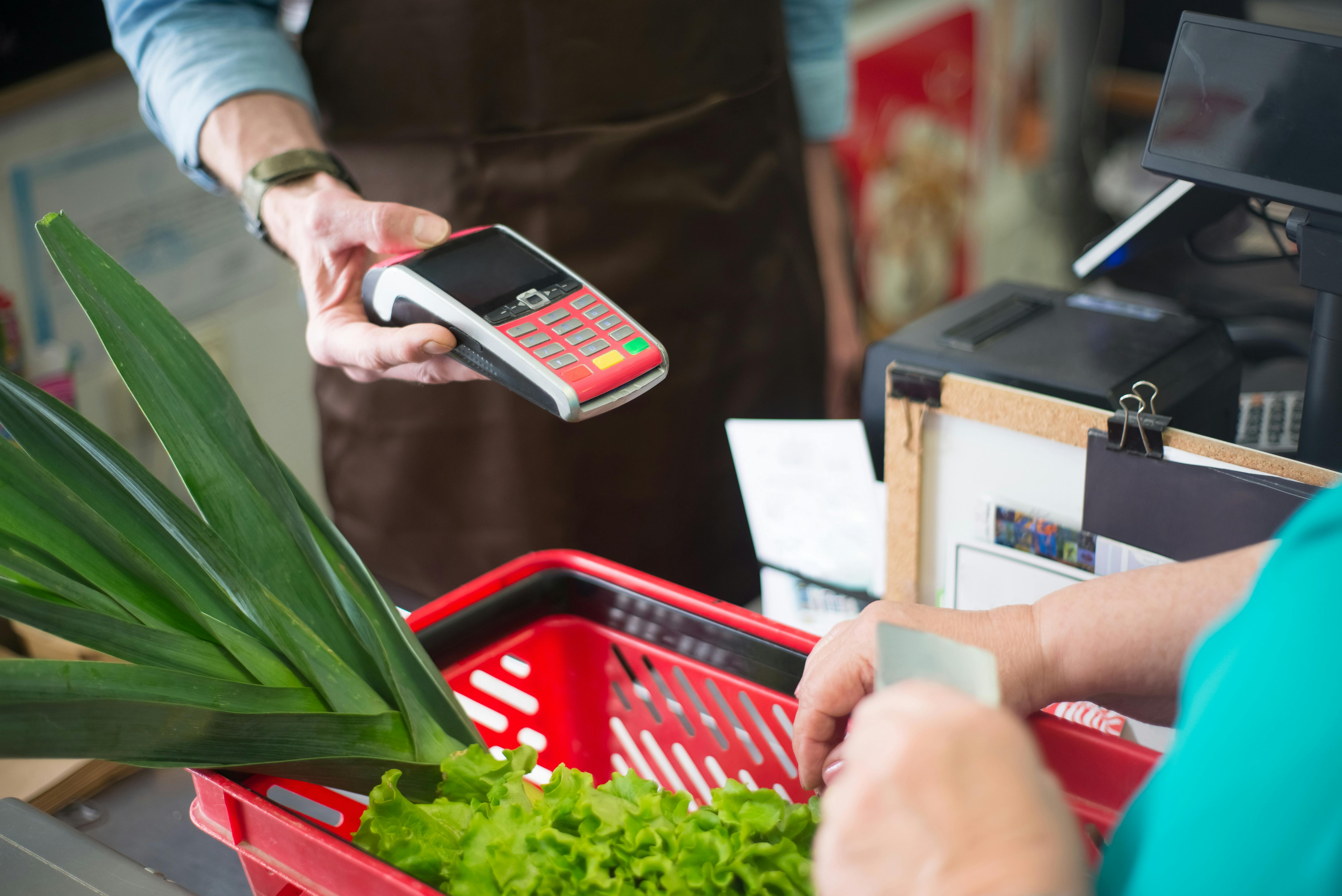 A person holding a card machine | Source: Pexels