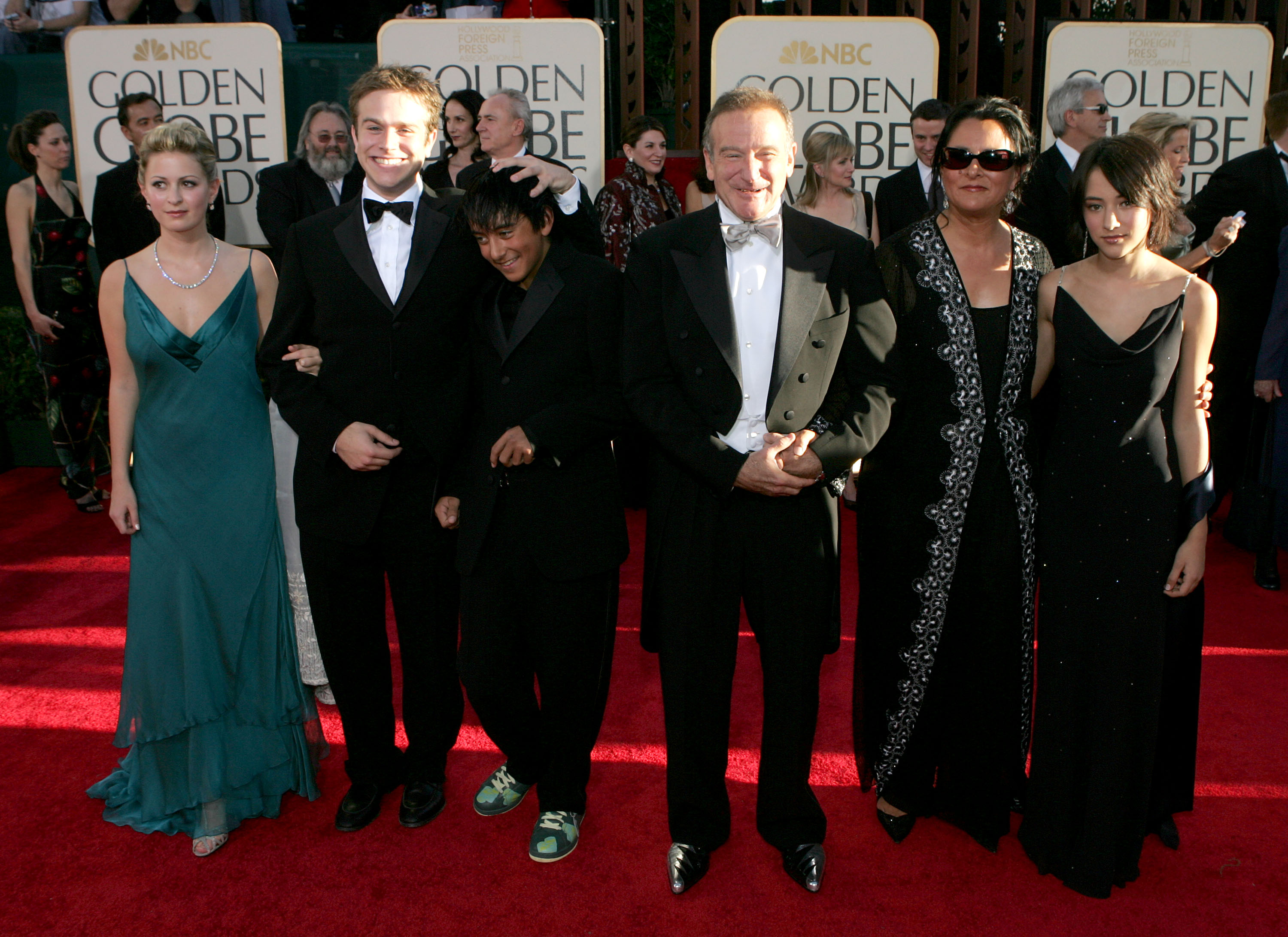 Robin Williams, Marsha Williams, Cody, Zachary, Alex, and Zelda at the 62nd Annual Golden Globe Awards in Beverly Hills, California on January 16, 2005 | Source: Getty Images
