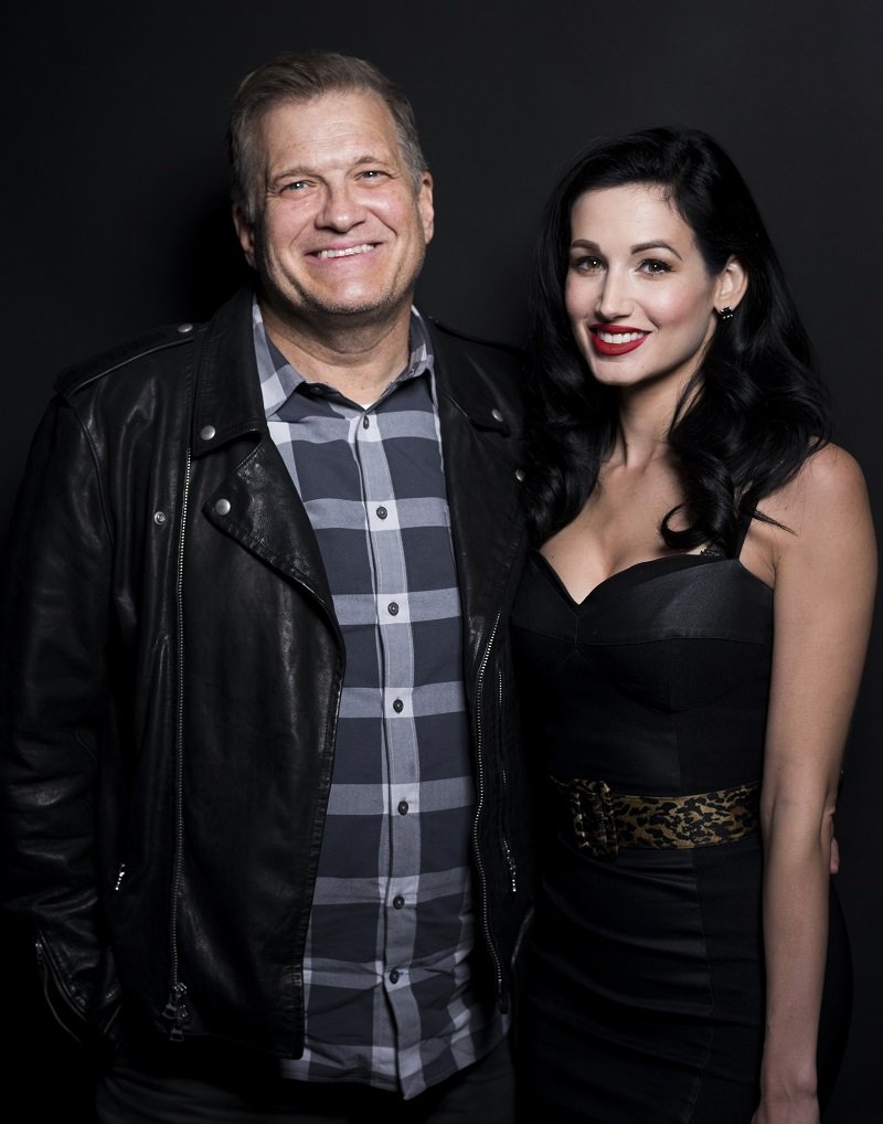 Drew Carey and Amie Harwick on December 17, 2017 in Hollywood, California | Photo: Getty Images 