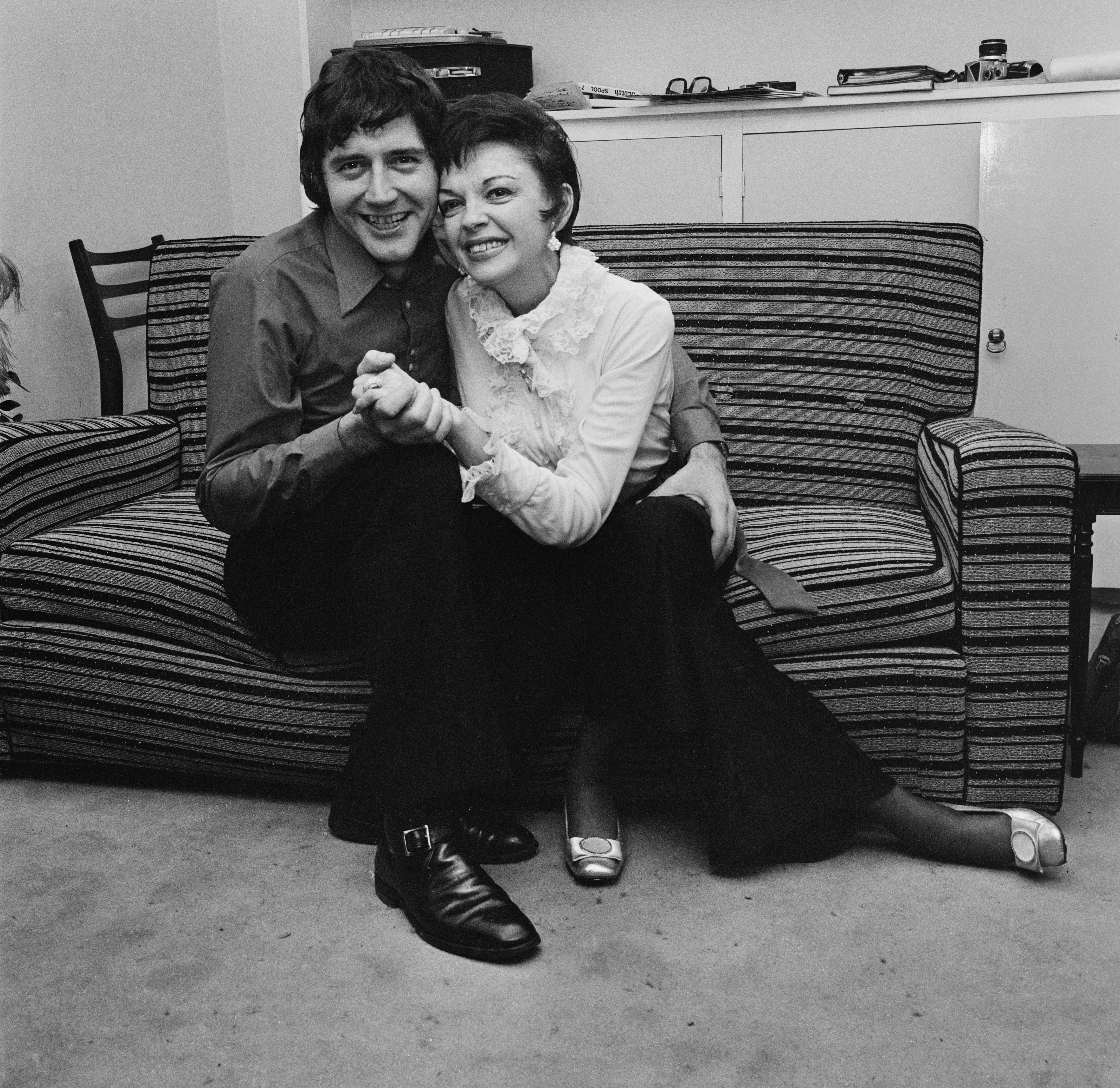 Judy Garland and Mickey Deans in London, UK, on March 15, 1969 | Source: Getty Images 