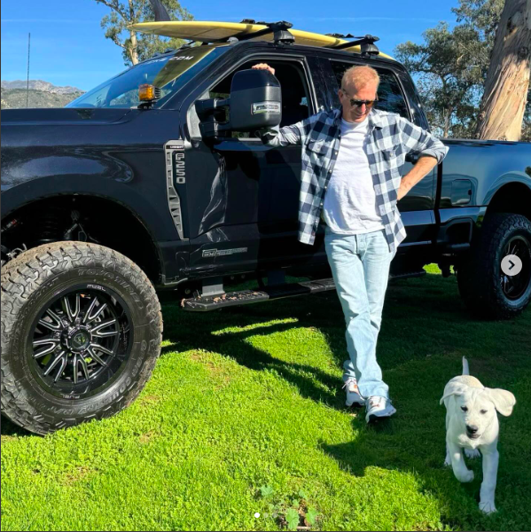 Kevin Costner and his puppy, Bobby, posted on February 1, 2024 | Source: Instagram/kevincostnermodernwest