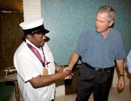 Domino with the National Medal of Arts replaced by President George W. Bush on August 29, 2006. | Photo: Wikimedia Commons Images