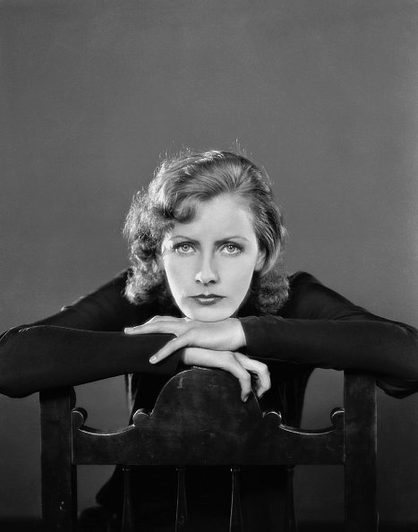 Greta Garbo poses for an MGM publicity still, circa 1935, in Los Angeles, California. | Photo: Getty Images