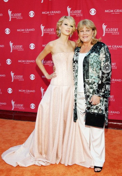 Taylor Swift and Andrea Swiftat The MGM Grand Hotel and Casino Resort in Las Vegas, Nevada. | Photo: Getty Images