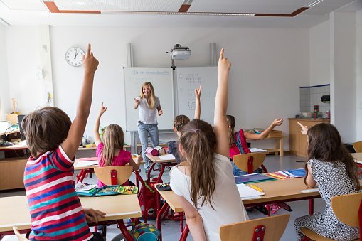 Photo of active pupils raising their hands in class | Photo: Getty Images