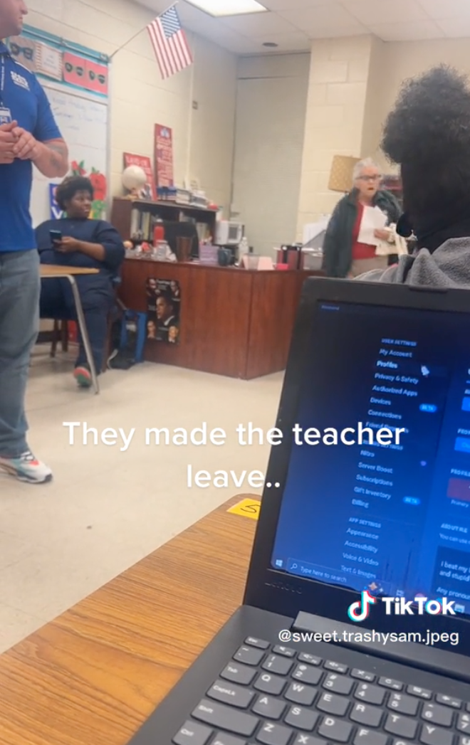 The teacher continued to speak with her students. | Source: TikTok.com/sweet.trashysam.jpeg