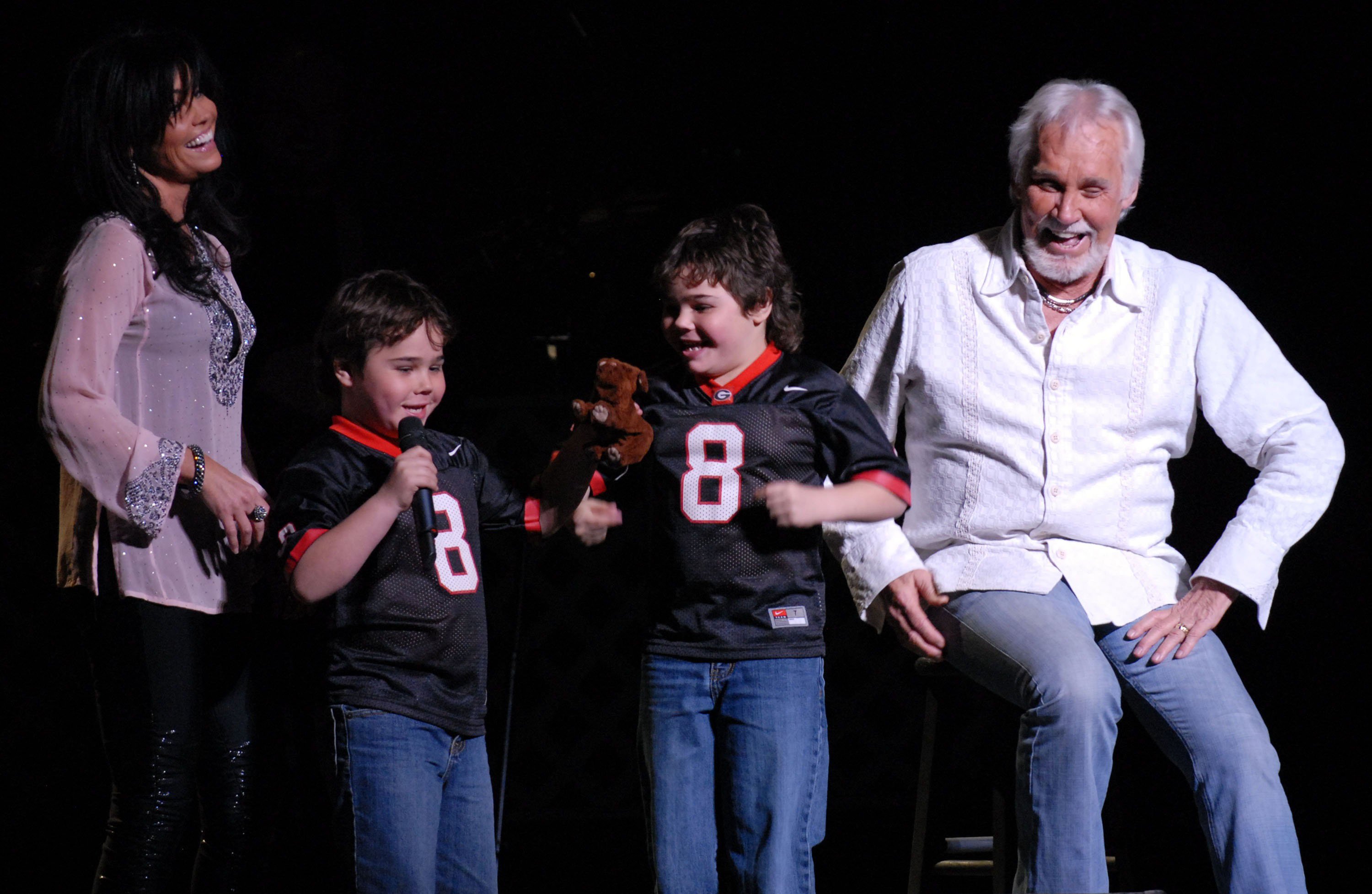 Kenny Rogers is joined onstage by his wife Wanda Rogers and his sons Justin Rogers and Jordan Rogers at the Classic Center on February 12, 2011 in Athens, Georgia. | Source: Getty Images