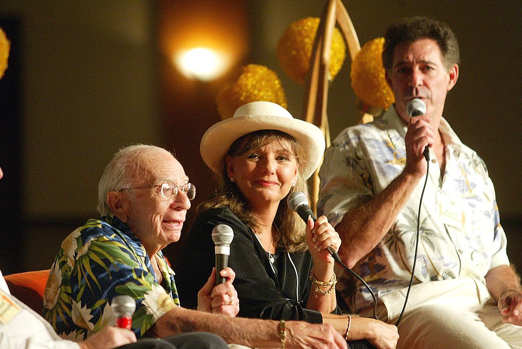 "Gilligan's Island" creator Sherwood Shwartz (L), Dawn Wells (Center) and "Brady Brunch" actor, Barry Williams (Right) at the TV Land Convention in California on August 16, 2003. | Photo: Getty Images.  