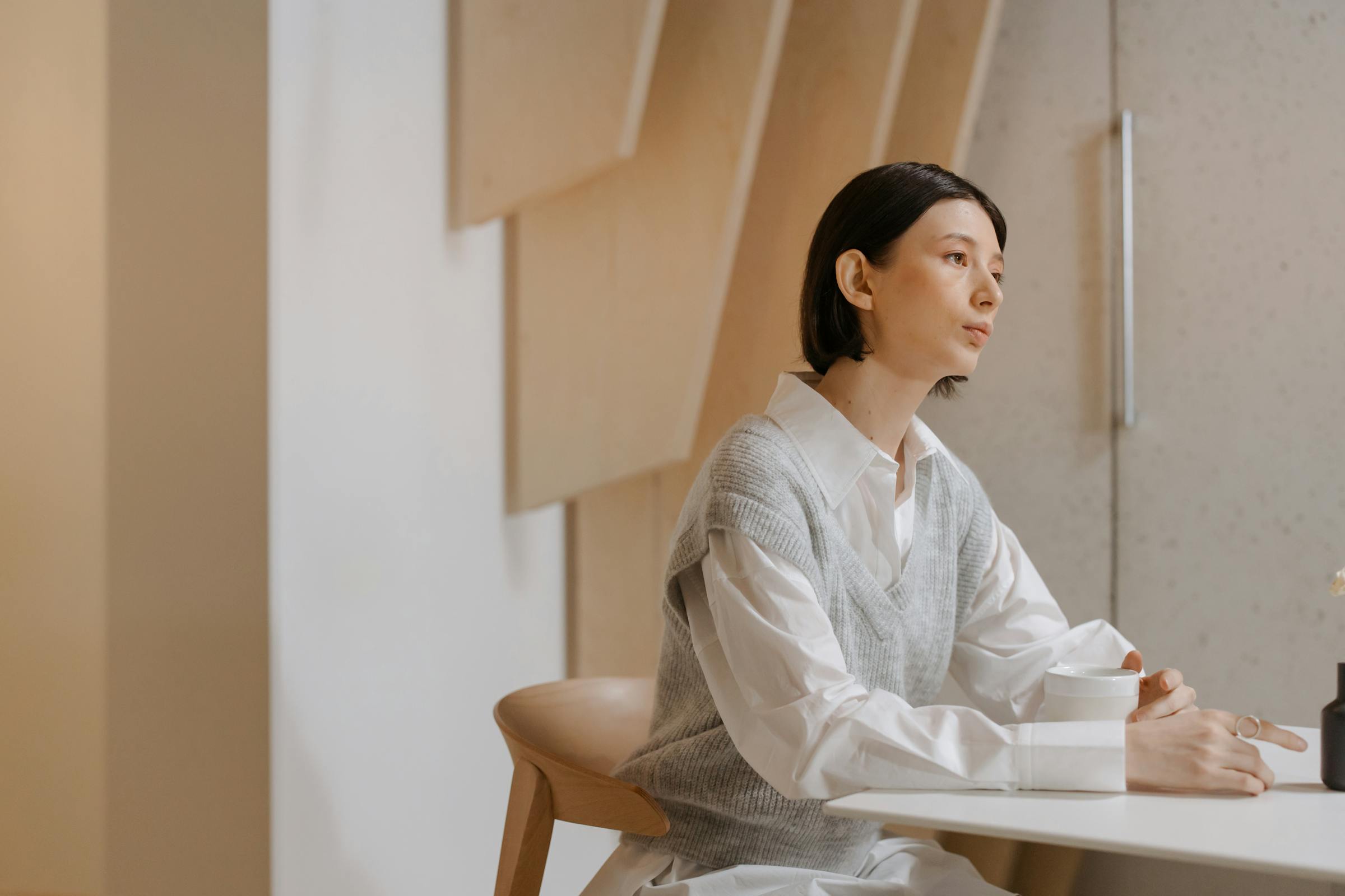 A woman waiting while sitting at a table | Source: Pexels