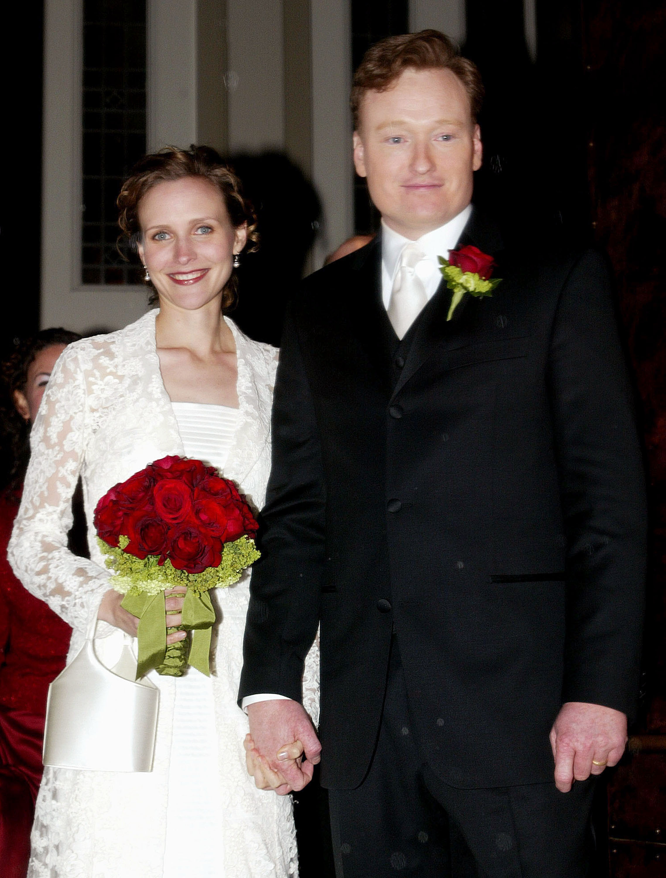 Liza and Conan O'Brien pictured outside St. Jesus Cathedral on January 12, 2002, in Seattle, Washington. | Source: Getty Images