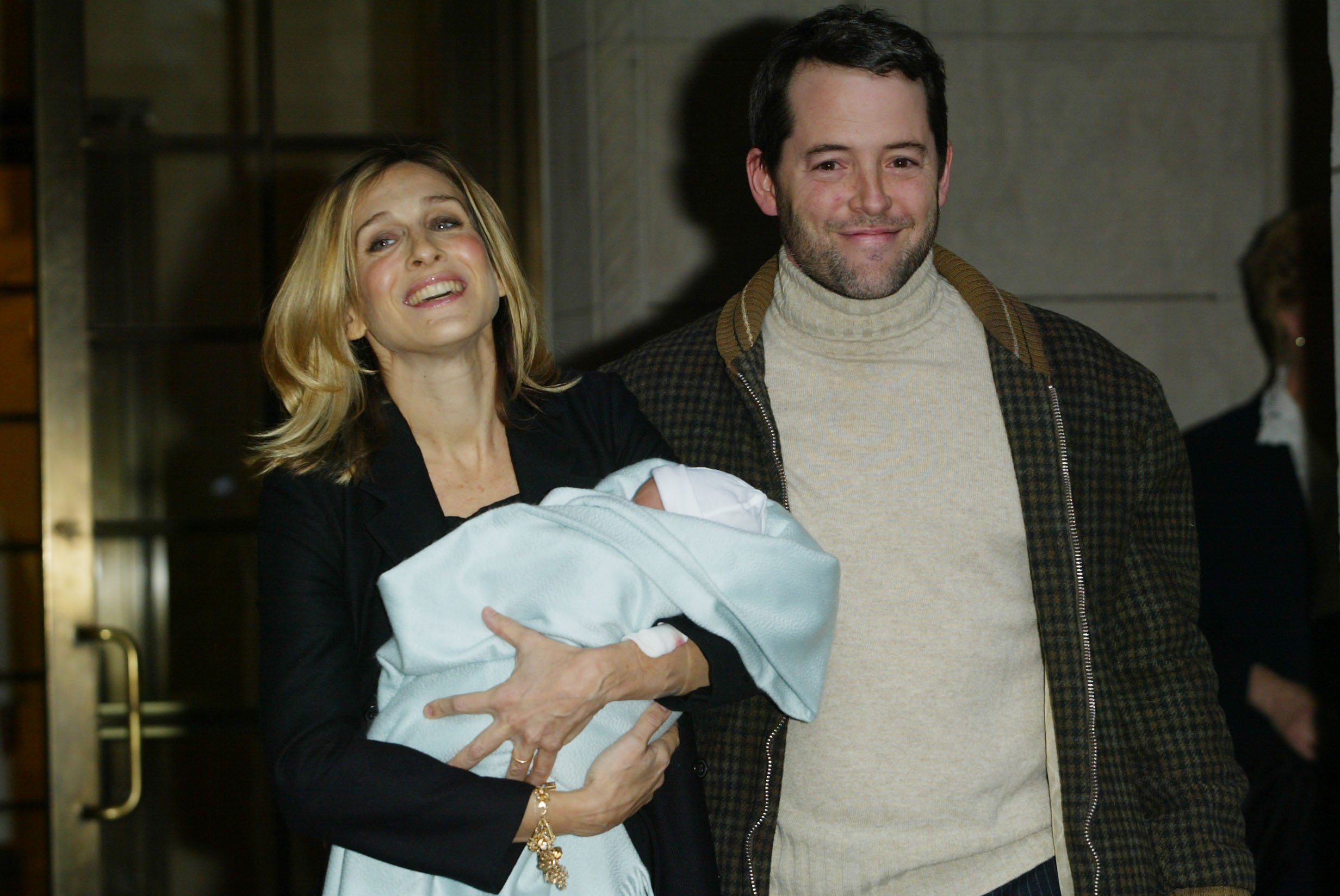 Actress Sarah Jessica Parker and husband actor Matthew Broderick leave Lennox Hill Hospital with their baby boy James Wilke Broderick in New York City. November 1, 2002. | Source: Getty Images