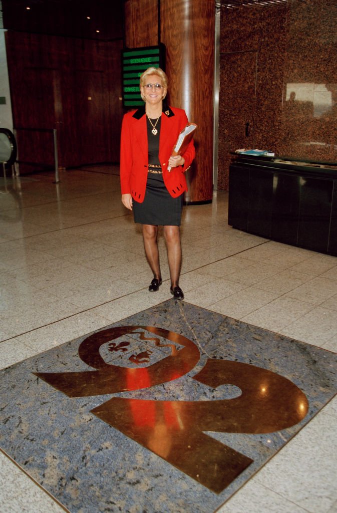 Isabelle Balkany, épouse de Patrick Balkany, et vice-président du conseil départemental des Hauts de Seine, dans son bureau. | Photo : Getty Images