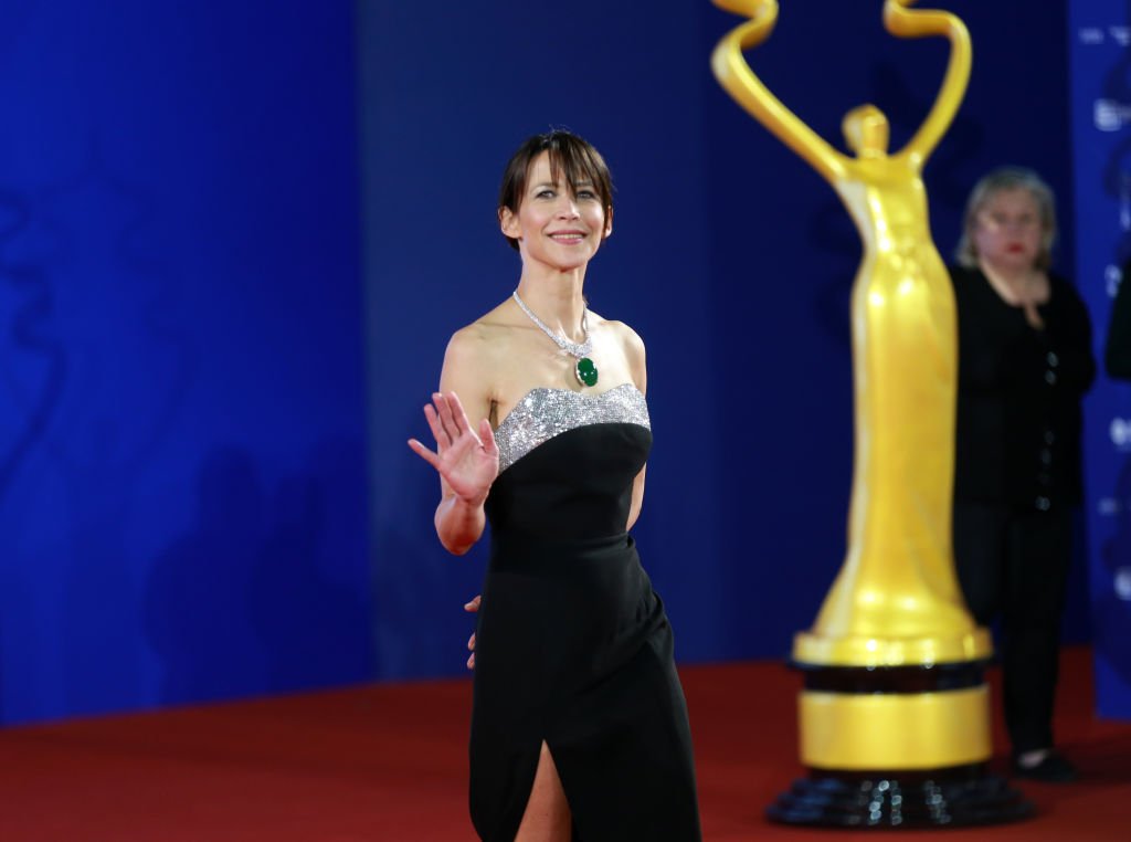 L'actrice française Sophie Marceau assiste à la cérémonie d'ouverture du Festival international du film de Pékin 2019 le 13 avril 2019 à Pékin, Chine. | Photo : Getty Images.