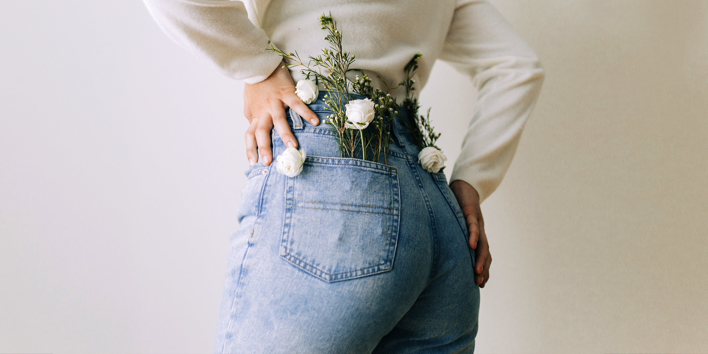 Back view of a woman with flowers in her pocket | Source: Getty Images