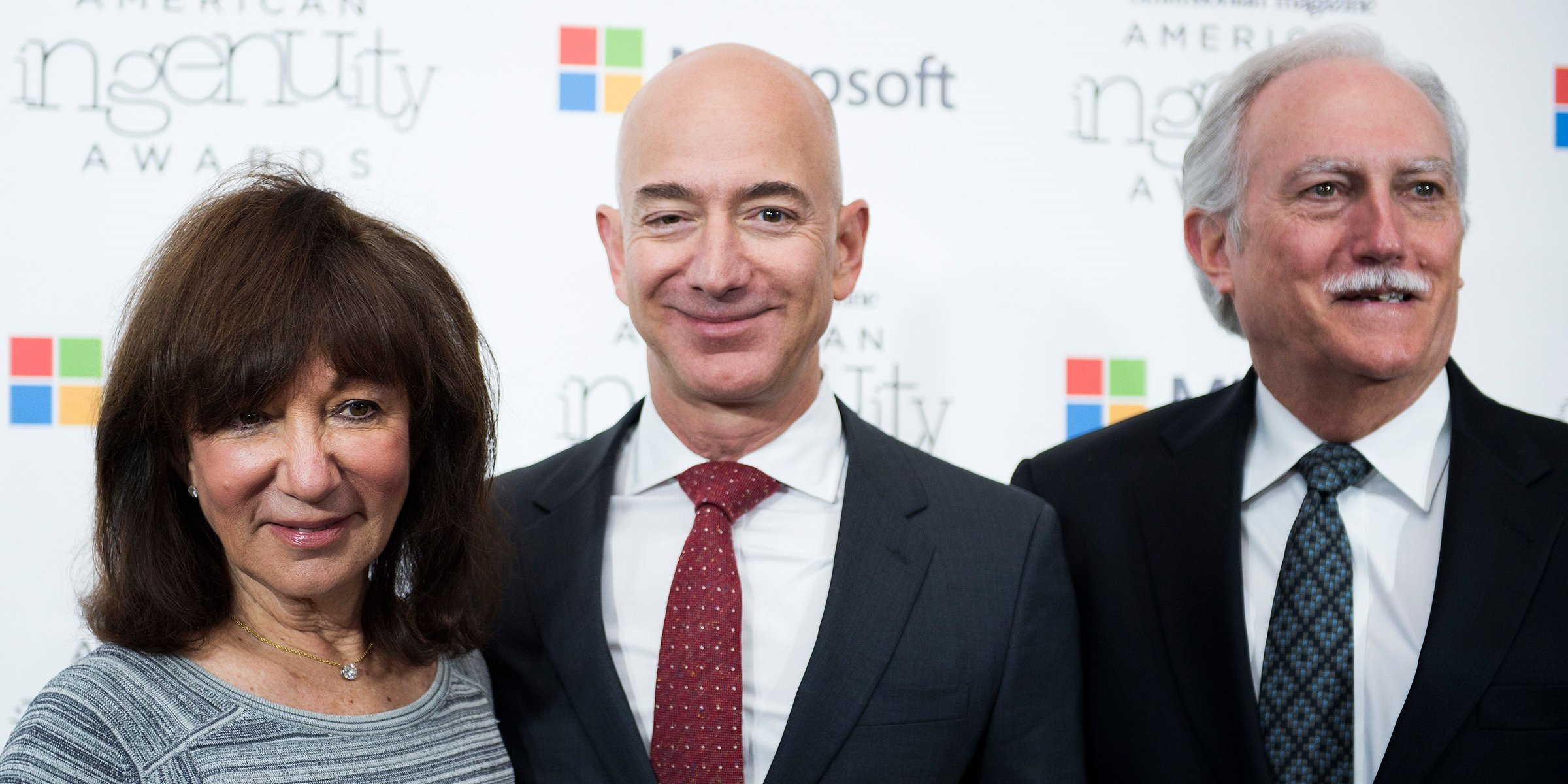 Jacklyn, Jeff and Miguel Bezos Smile for a Photo | Source: Getty Images