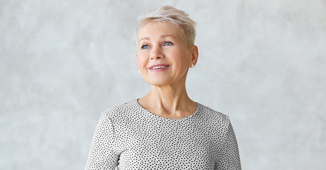 Une femme âgée qui sourie.| Photo : Getty Images