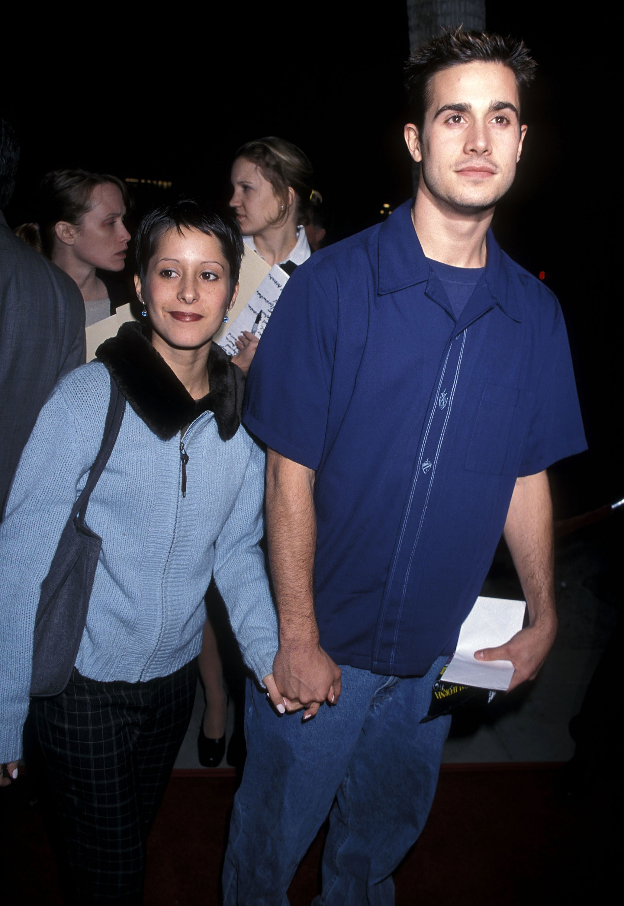 Kimberly McCullough and the actor at the Beverly Hills premiere of "Shakespeare in Love," 1998 | Source: Getty Images