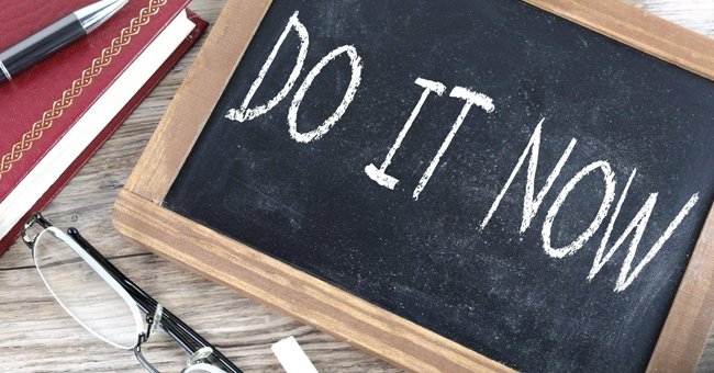 A chalk board reads, "Do It Now" | Photo: picpedia.org