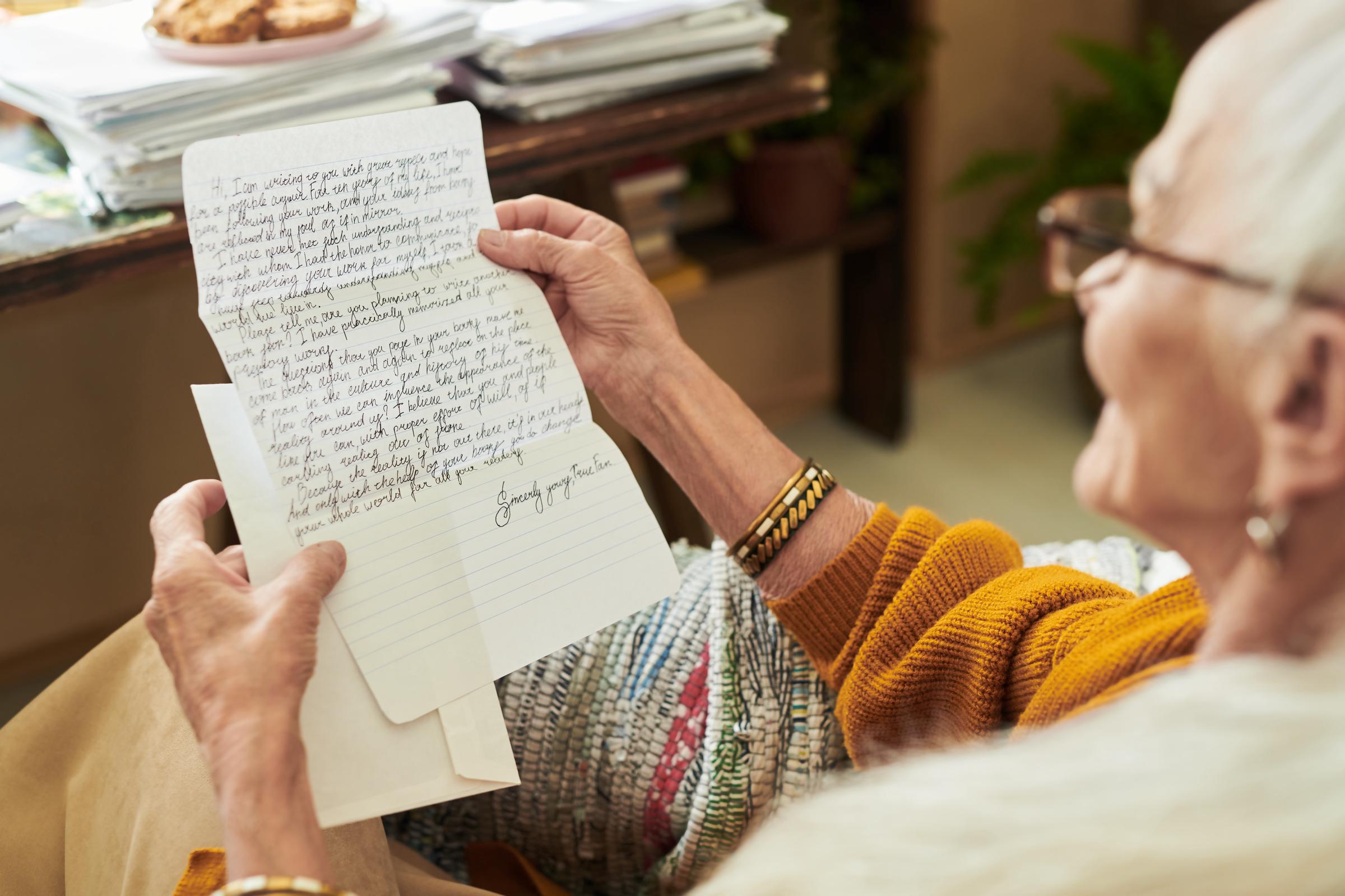 Senior woman reading a handwritten letter | Source: Shutterstock
