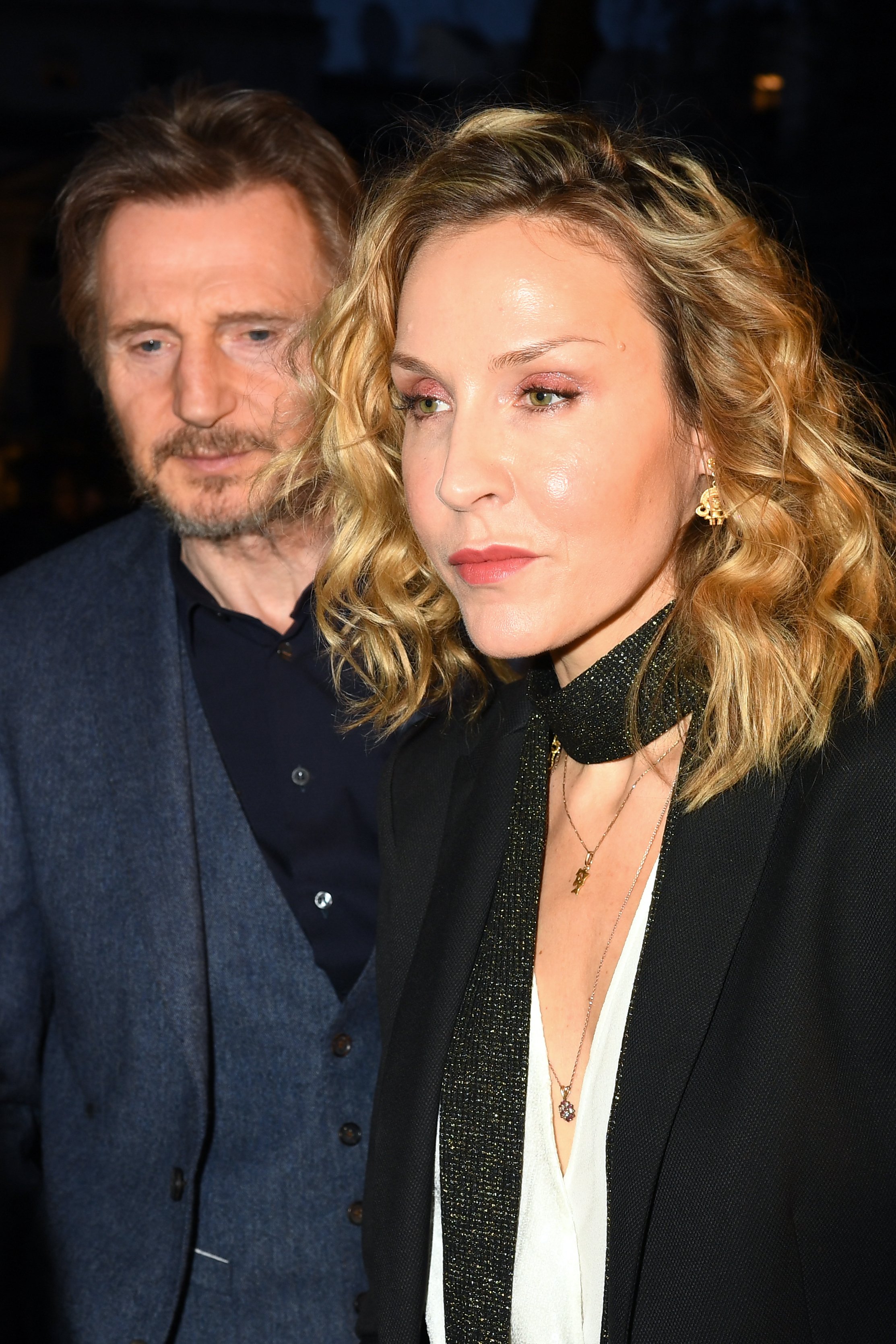 Liam Neeson und Freya St. Johnston in London im Jahr 2019. | Quelle: Getty Images