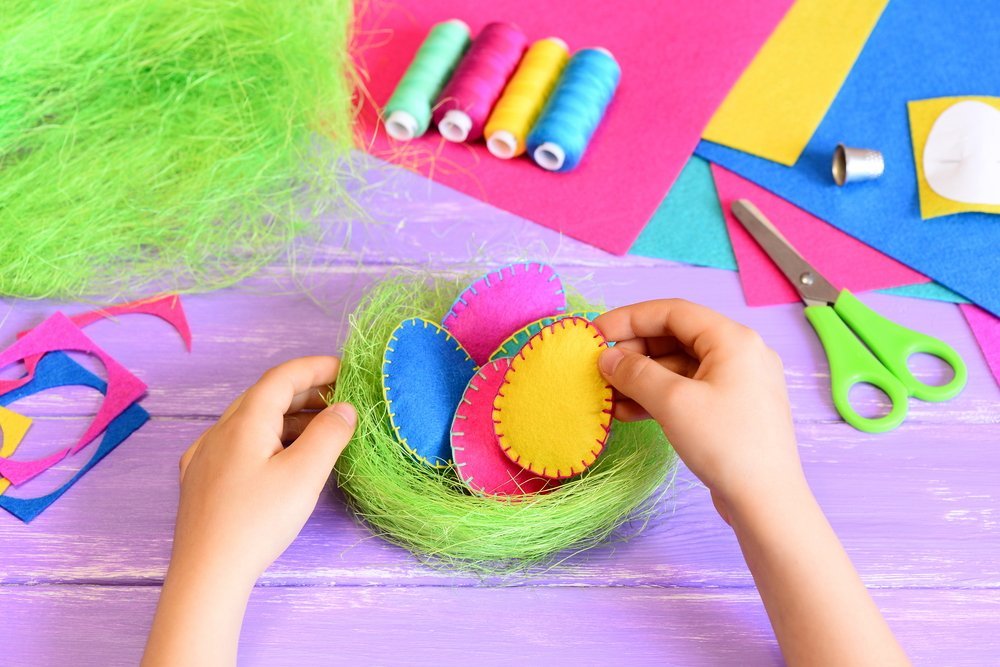 Little girl does an easy and attractive Easter decor idea | Source: Shutterstock