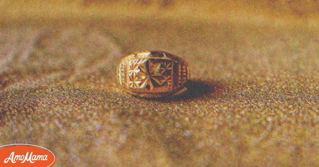 Hendrik war in einem Antiquitätengeschäft, als der Besitzer ihn fragte, woher er seinen Ring habe. | Quelle: Imagebb