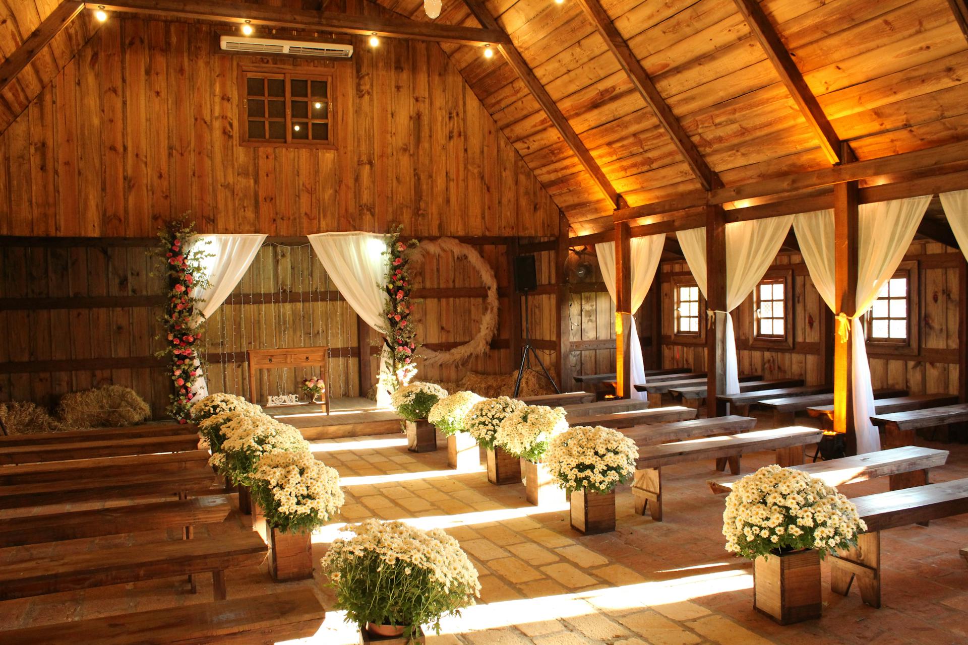 A rustic wedding venue | Source: Pexels