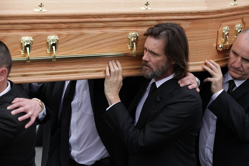Jim Carrey at Cathriona White's funeral on October 10, 2015 in Cappawhite, Tipperary, Ireland | Photo: Getty Images    