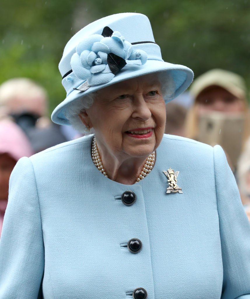 La reina Elizabeth II a las puertas de Balmoral, durante el verano de 2019 en Escocia. | Foto: Getty Images