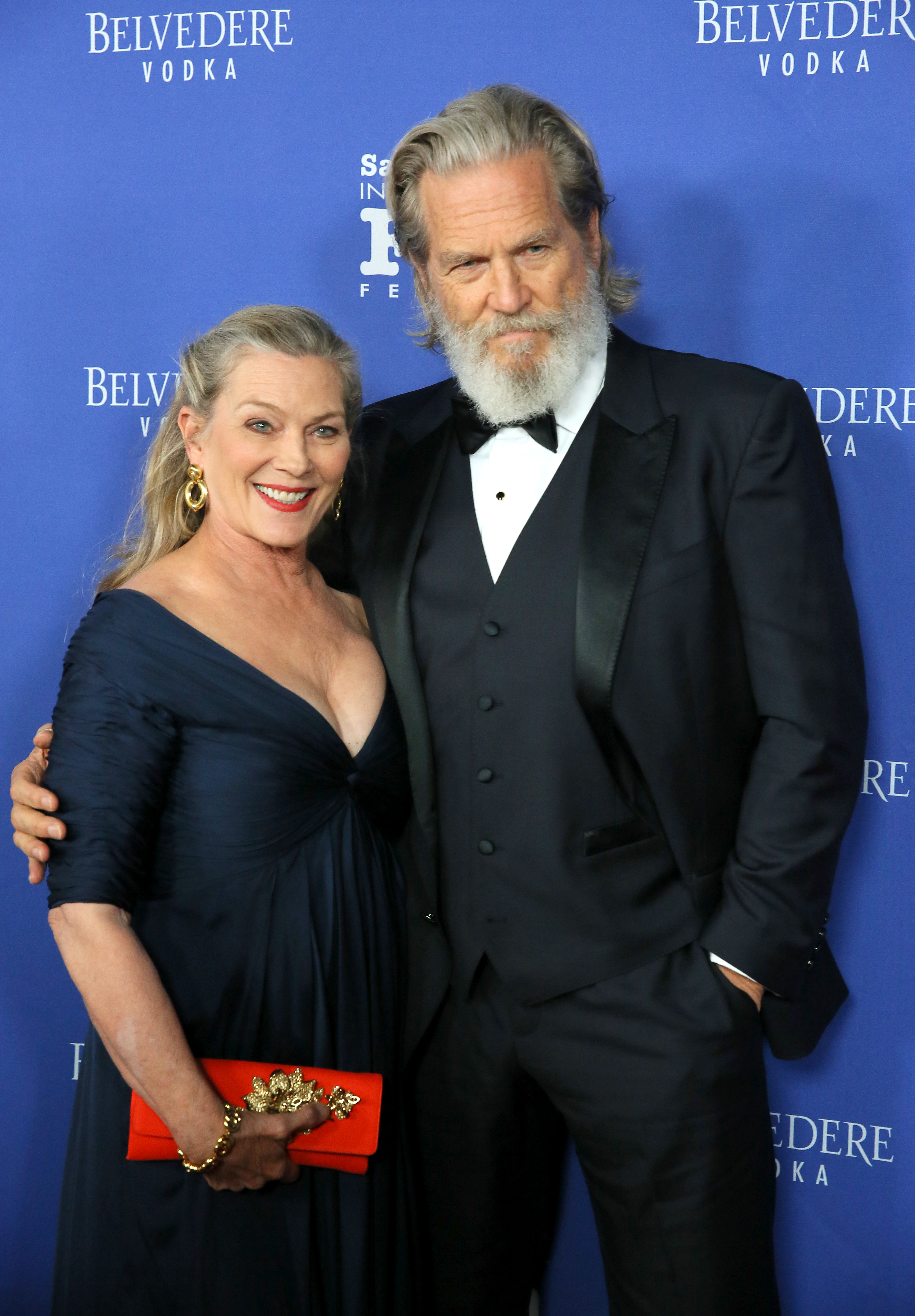 Susan and Jeff Bridges at the Santa Barbara International Film Festival Kirk Douglas Award of Excellence Dinner on November 30, 2017, in Santa Barbara, California | Source: Getty Images