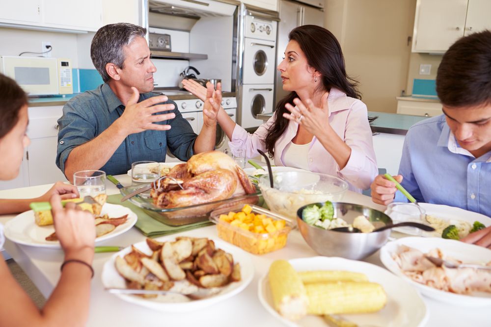 A family eating together. │ Source: Shutterstock 