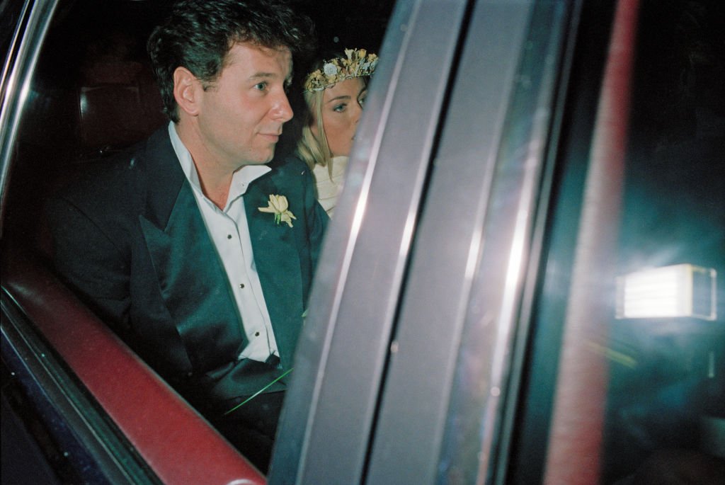 Jim Kerr and Patsy Kensit left Chelsea Register Office, London, after their wedding, 3rd January 1992 | Photo: Getty Images